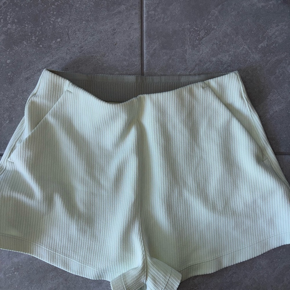 Women's Lululemon green Ribbed Shorts